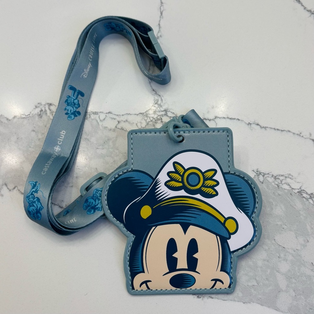 NWOT Disney Cruise Line Castaway Club Member Lanyard/Card Holder - Platinum